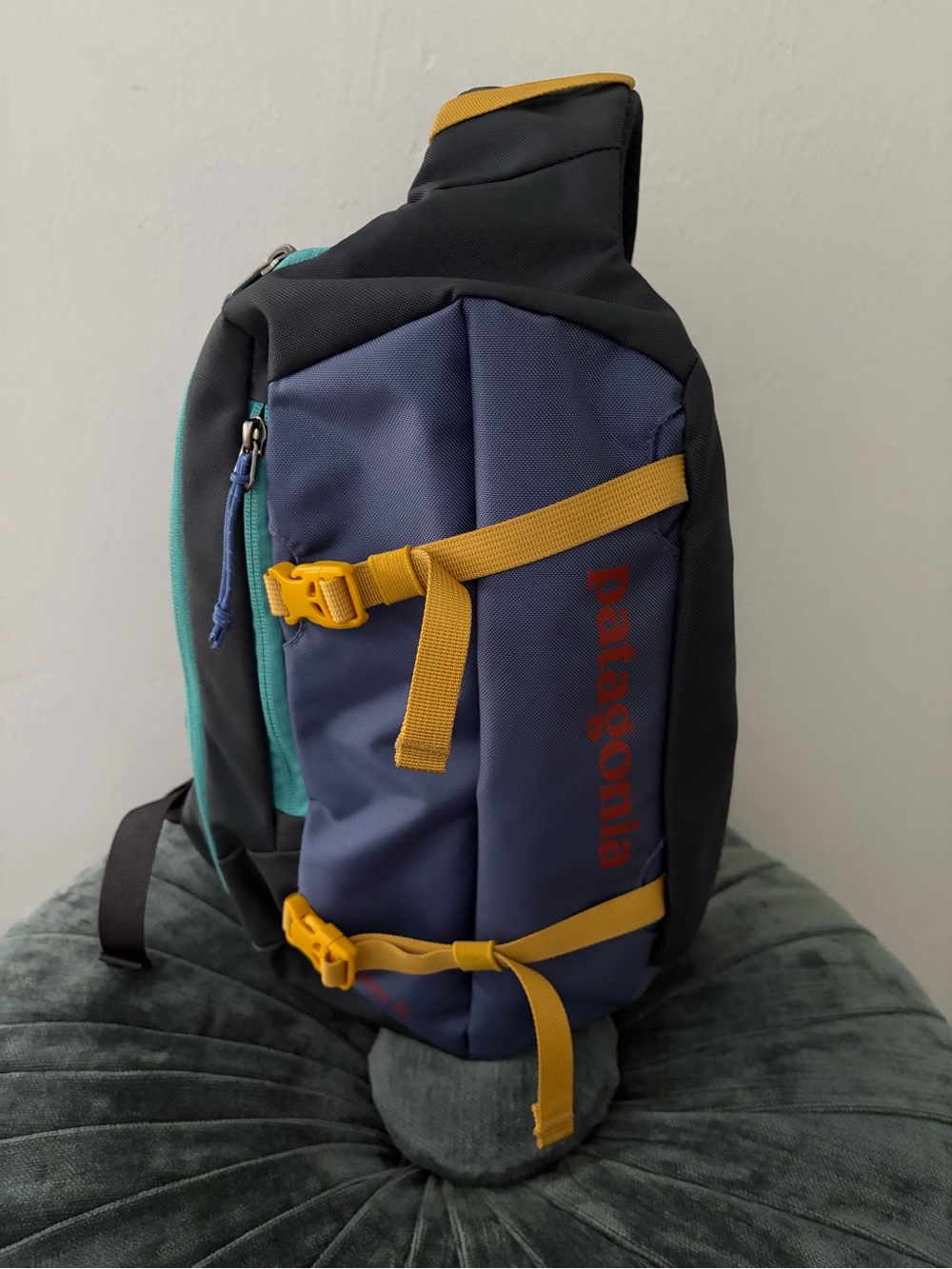 Patagonia Atom Sling Bag 8L Colorblock Green Blue Yellow Like New - Picture 3 of 8